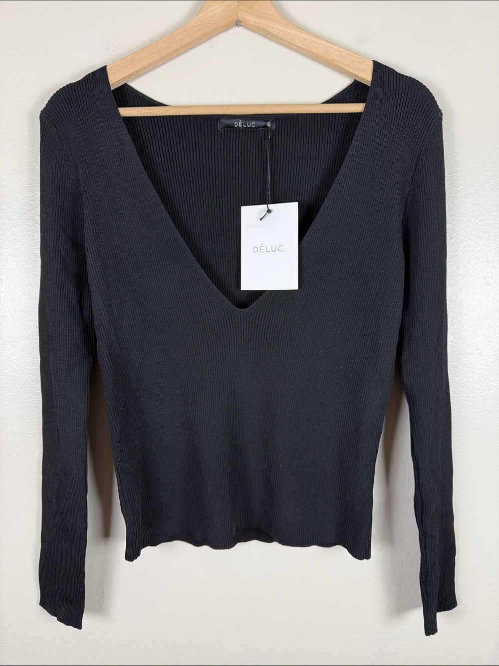 Deluc Black Long Sleeve Ribbed V-Neck Top. Medium. NEW